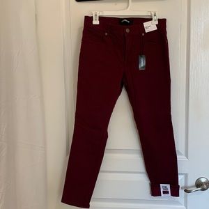 Express/ Size 8S/8C/ Plum, Mid Rise, Stretch Ankle Legging. 38 in Waist/ 26 L